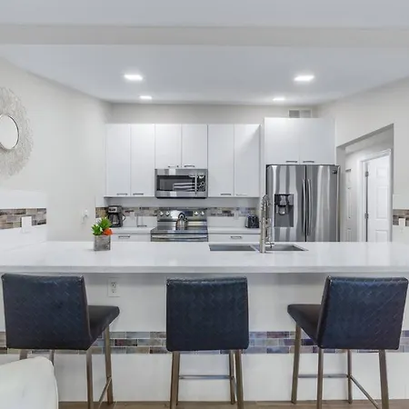 Spacious Living W/ Heated Pool + Outdoor Patio Fort Lauderdale Exterior photo