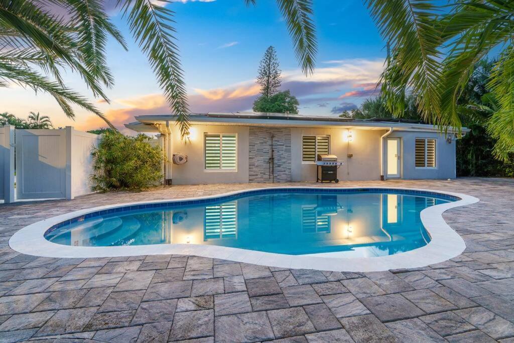 Spacious Living W/ Heated Pool + Outdoor Patio Apartment Fort Lauderdale
