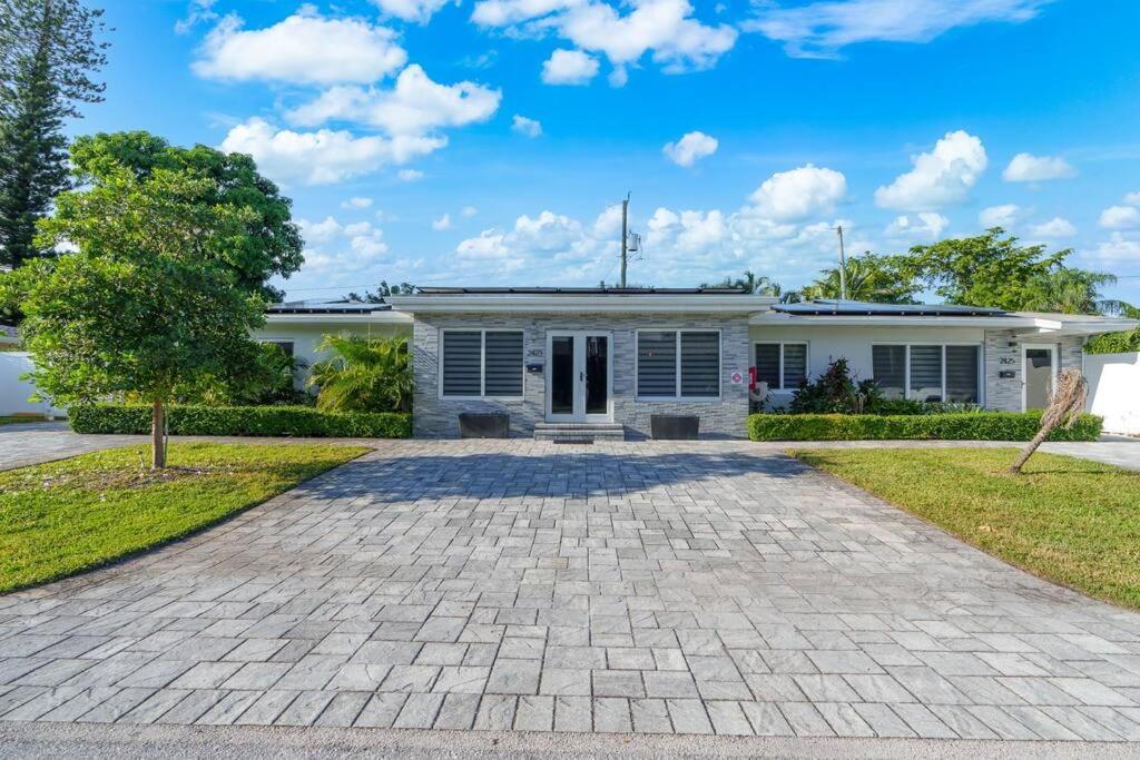 Spacious Living W/ Heated Pool + Outdoor Patio Apartamento